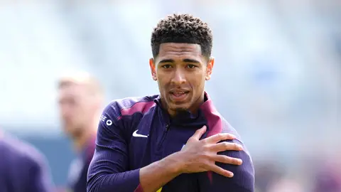 Jude Bellingham, de Inglaterra, participa en una sesión de entrenamiento para el equipo en el Ernst-Abbe-Sportfeld de Jena como parte de sus preparativos para la UEFA EURO 2024 Jude Bellingham, de Inglaterra, participa en una sesión de entrenamiento para el equipo en el Ernst-Abbe-Sportfeld de Jena como parte de sus preparativos para la UEFA EURO 2024