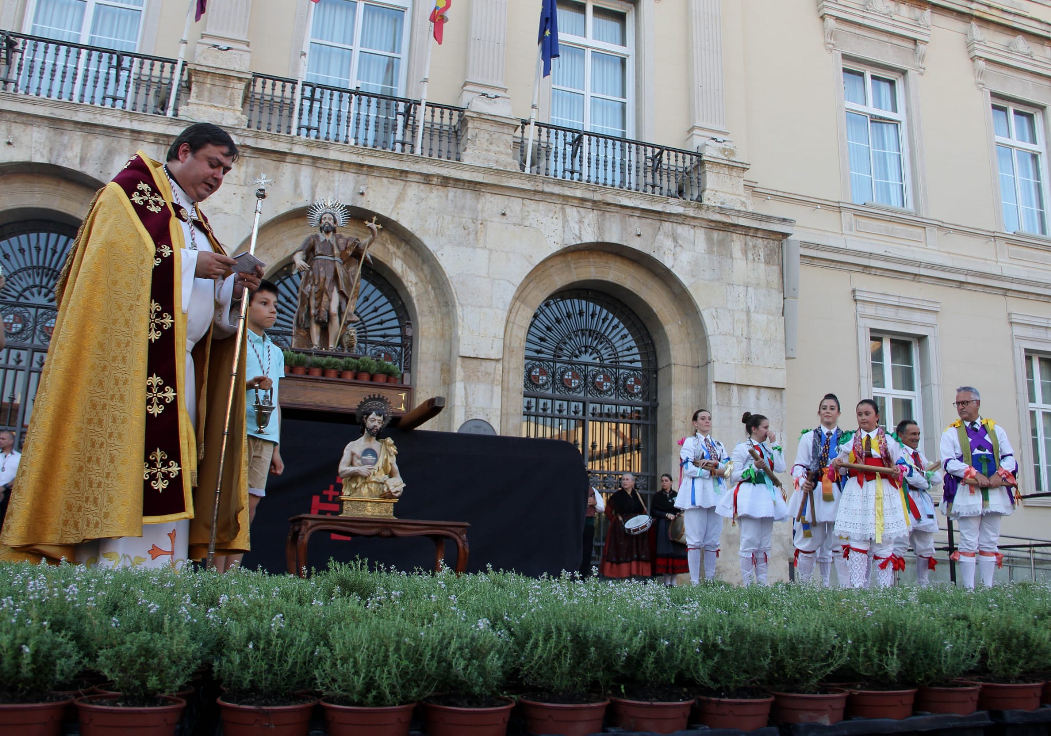 El Ayuntamiento de Palencia repartirá 3.000 plantas de tomillo con motivo de la festividad de San Juan El Ayuntamiento de Palencia repartirá 3.000 plantas de tomillo con motivo de la festividad de San Juan