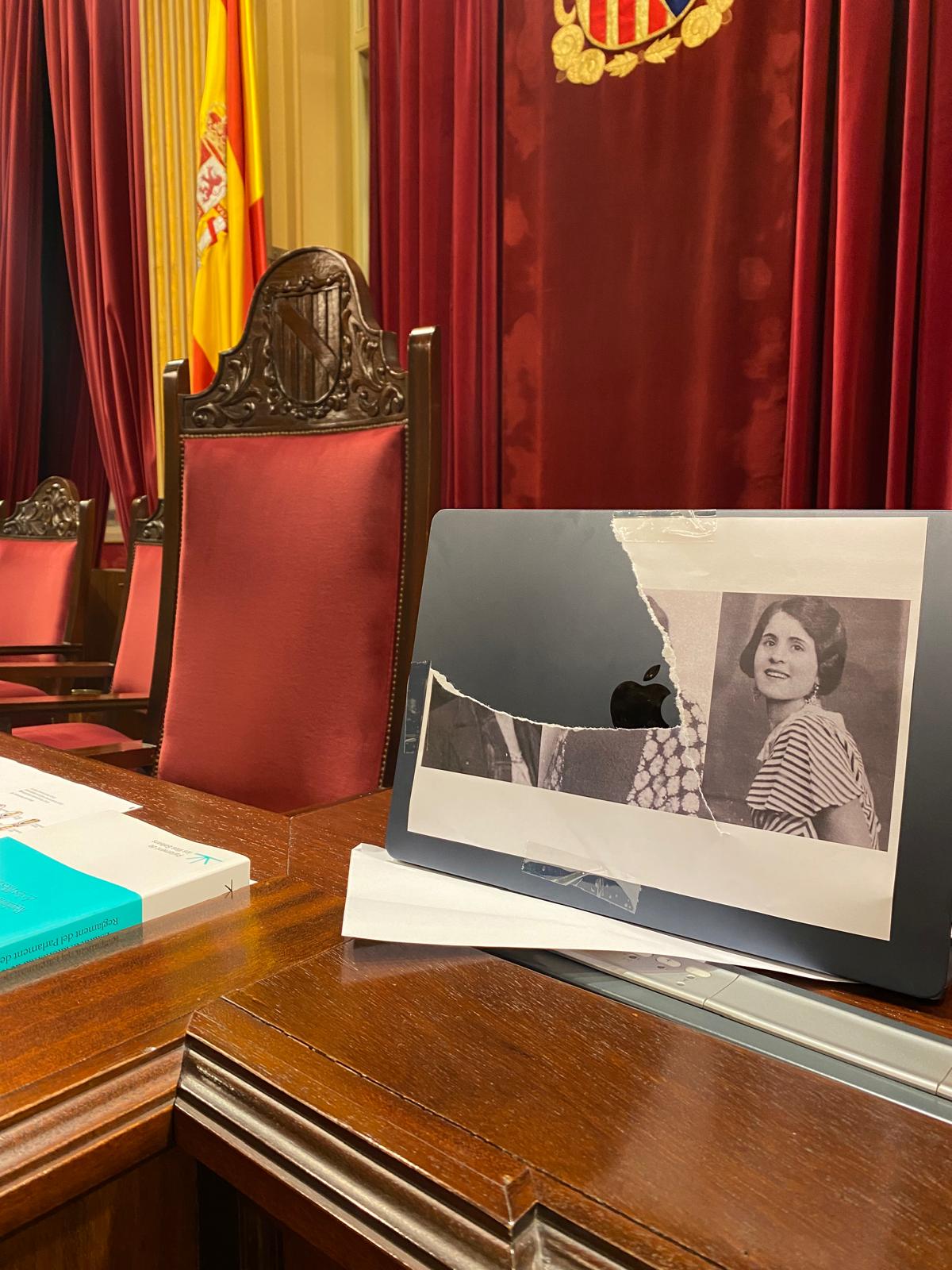 Le Senne rompe los retratos de represaliadas del franquismo en el debate para derogar la Ley de Memoria Democrática de Baleares Le Senne rompe los retratos de represaliadas del franquismo en el debate para derogar la Ley de Memoria Democrática de Baleares