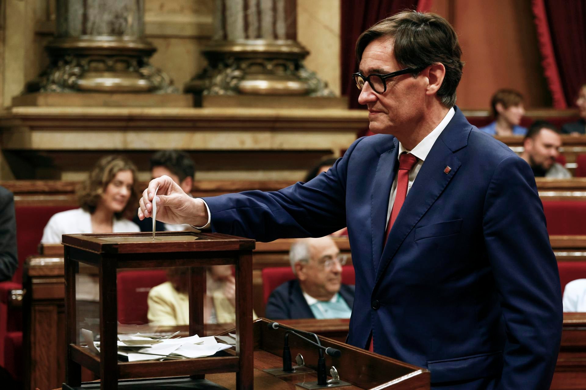 ERC presiona a Sánchez con el referéndum y la financiación singular mientras Illa pide "más tiempo" para la investidura ERC presiona a Sánchez con el referéndum y la financiación singular mientras Illa pide "más tiempo" para la investidura