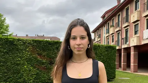 Carmen Ayuela Rozón, nota de 14 en la Ebau de Asturias Carmen Ayuela Rozón, nota de 14 en la Ebau de Asturias