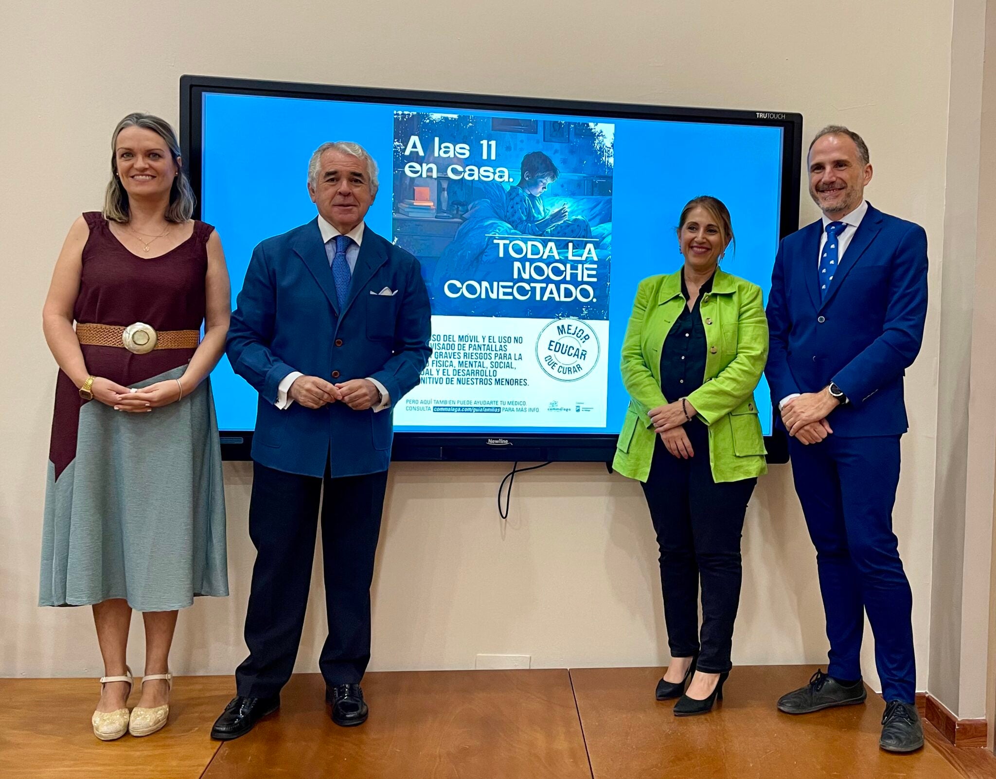 El Colegio de Médicos de Málaga pone en marcha una campaña para concienciar sobre los riesgos de las pantallas en la salud de los niños El Colegio de Médicos de Málaga pone en marcha una campaña para concienciar sobre los riesgos de las pantallas en la salud de los niños