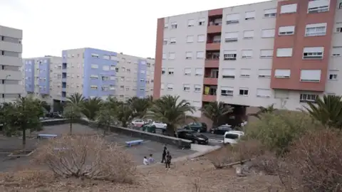 Un edificio de viviendas Un edificio de viviendas