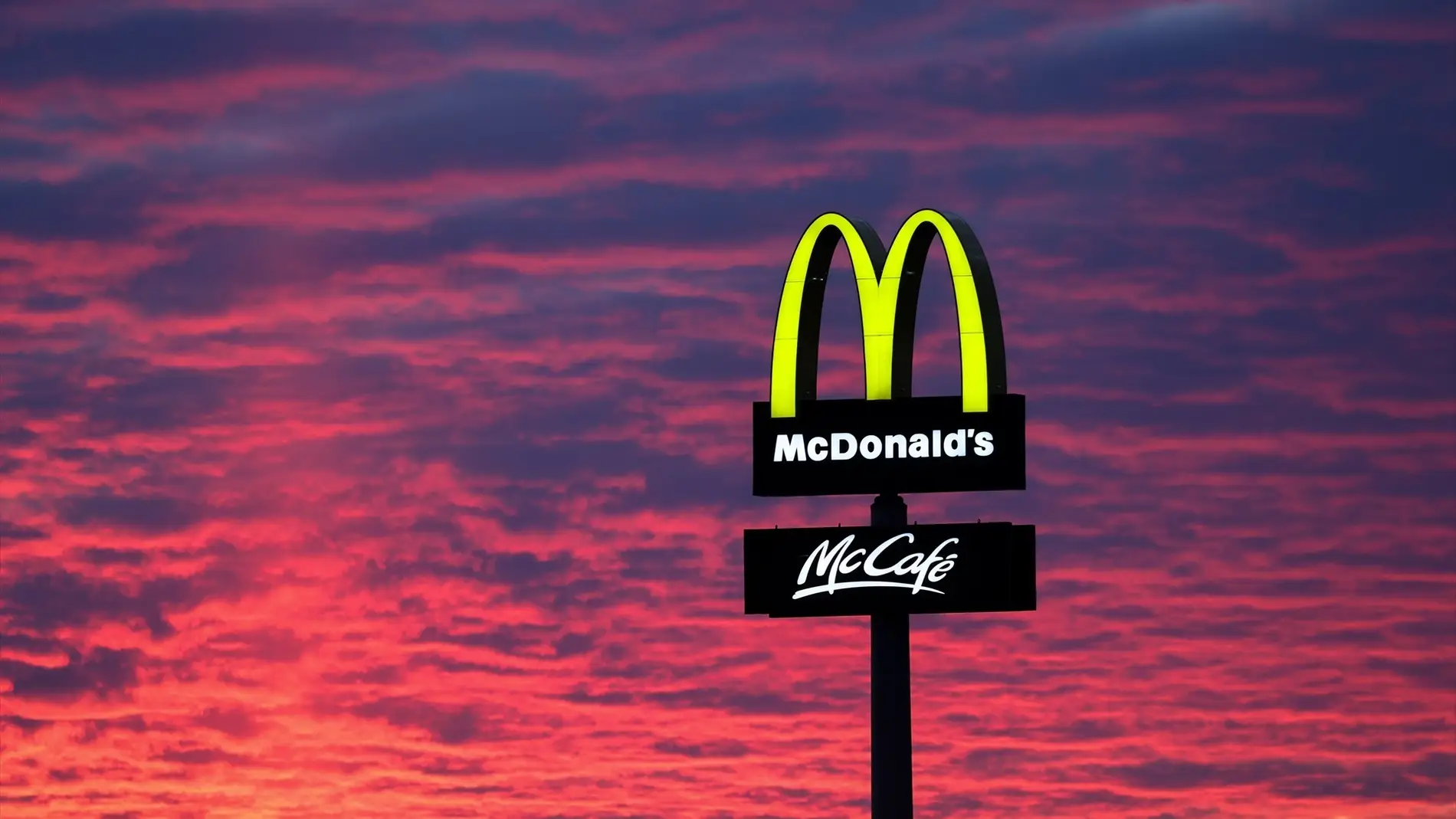 Imagen de archivo del logo de McDonald's en un establecimiento.