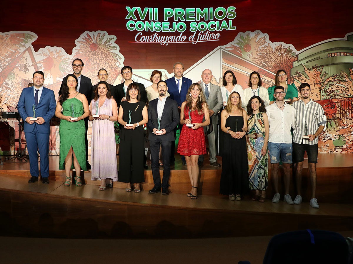El Consejo Social de la UMH de Elche premia el esfuerzo y la trayectoria del desarrollo social, económico, cultural y educativo El Consejo Social de la UMH de Elche premia el esfuerzo y la trayectoria del desarrollo social, económico, cultural y educativo