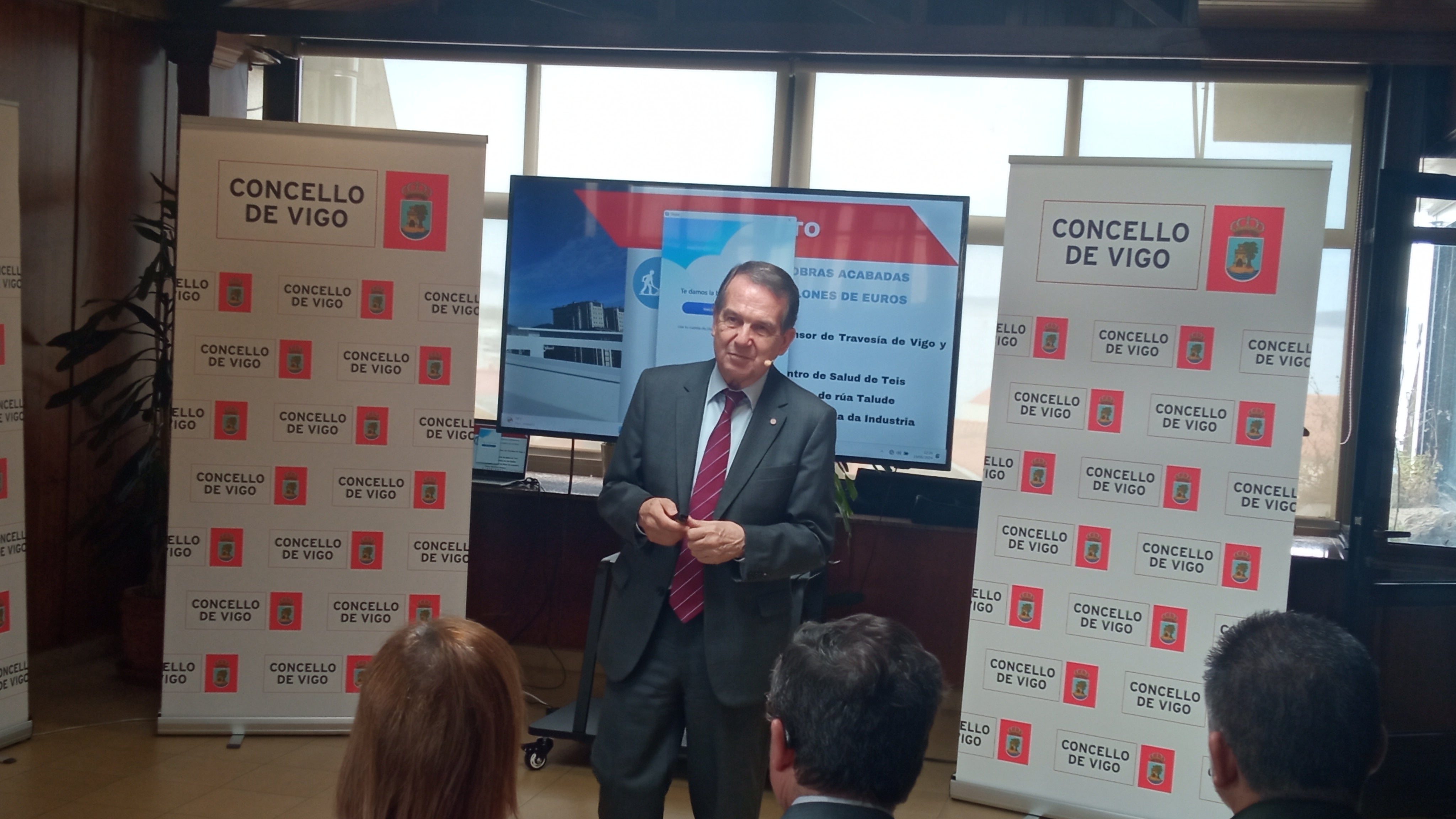 Abel Caballero hace balance del úlimo año de gobierno: el Halo, las humanizaciones, los fondos europeos o la grada de Gol, principales logros Abel Caballero hace balance del úlimo año de gobierno: el Halo, las humanizaciones, los fondos europeos o la grada de Gol, principales logros