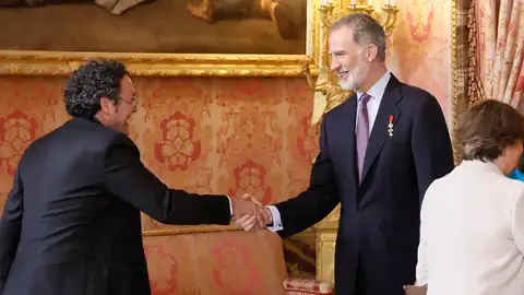 l rey Felipe VI (d) saluda al Fiscal general del Estado Álvaro García Ortiz l rey Felipe VI (d) saluda al Fiscal general del Estado Álvaro García Ortiz/ EFE/ Ballesteros POOL