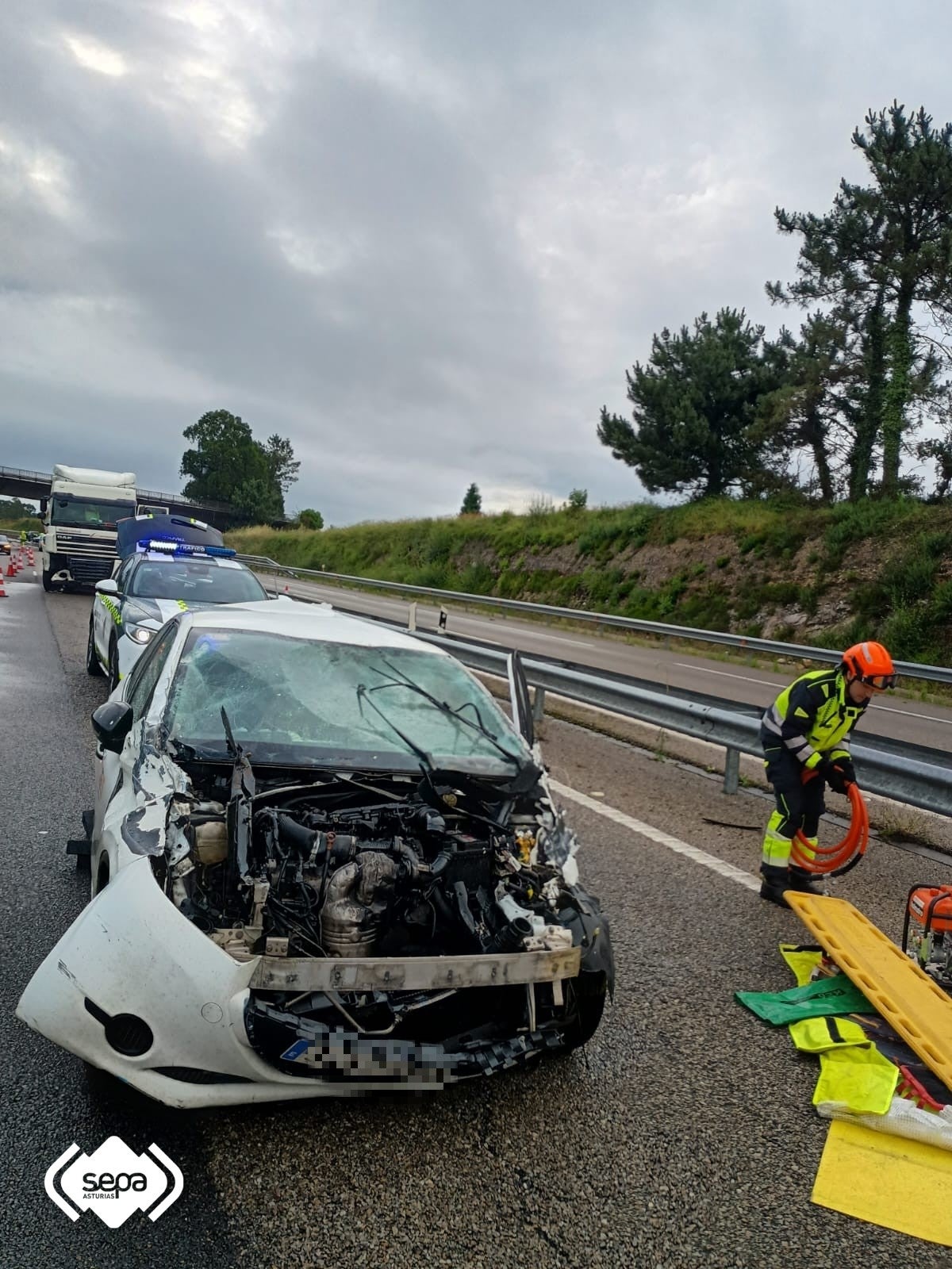 Herido grave en una colisión múltiple en Querúas, Valdés Herido grave en una colisión múltiple en Querúas, Valdés