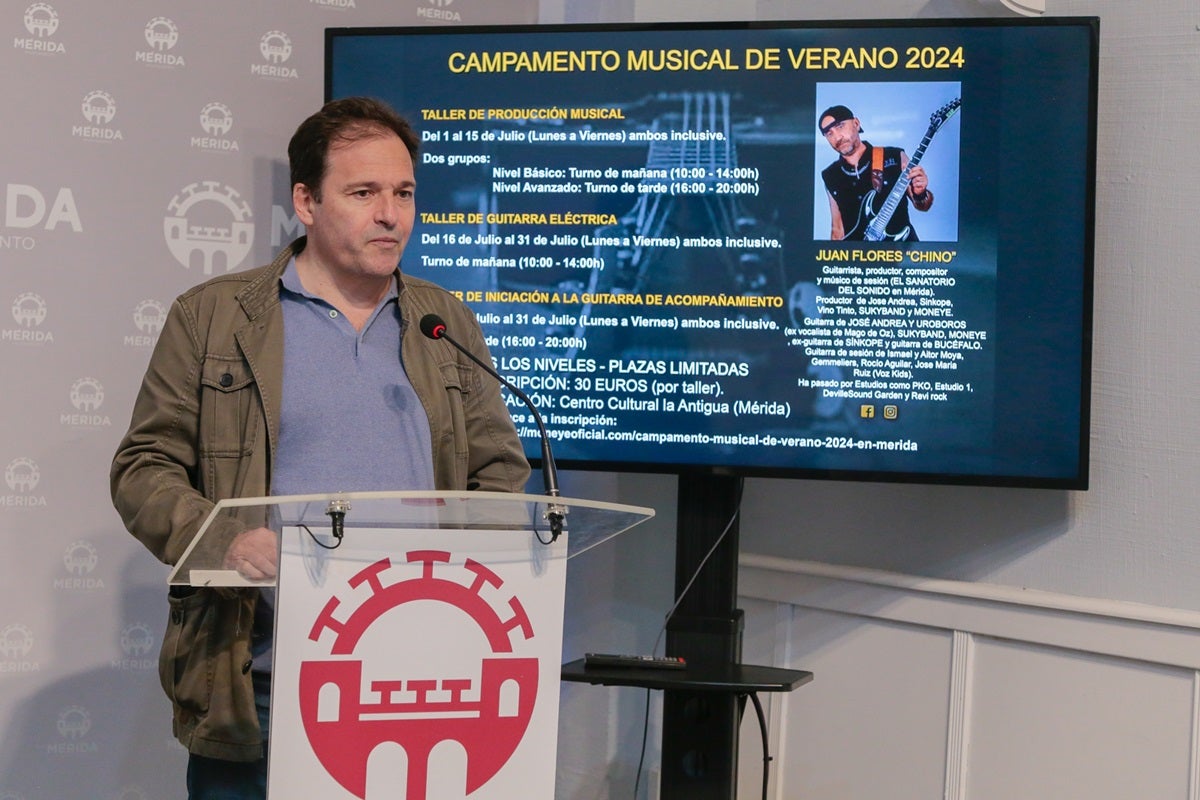 El músico Juan Flores 'Chino' imparte en julio en Mérida talleres de producción y de guitarra eléctrica y acompañamiento El músico Juan Flores 'Chino' imparte en julio en Mérida talleres de producción y de guitarra eléctrica y acompañamiento