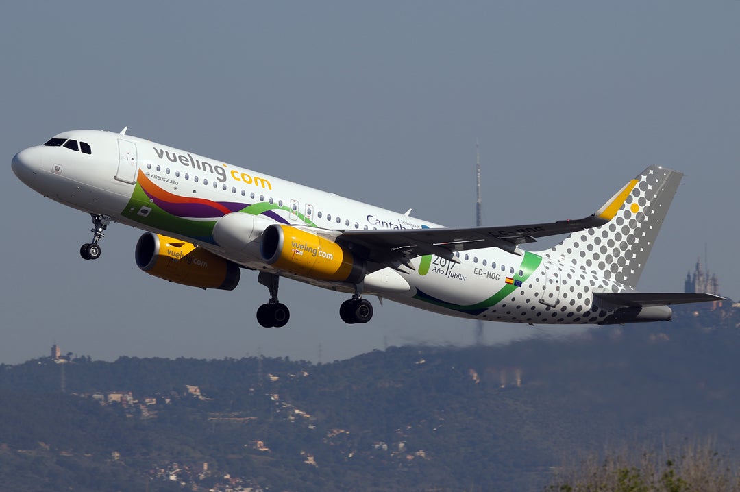 Vueling cancela la conexión Barcelona-Santander aunque el mismo avión ha volado a Málaga Vueling cancela la conexión Barcelona-Santander aunque el mismo avión ha volado a Málaga