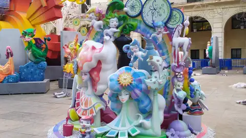 La hoguera infantil oficial de este año "Llum de Alacant" obra de Sergio Gómez La hoguera infantil oficial de este año "Llum de Alacant" obra de Sergio Gómez