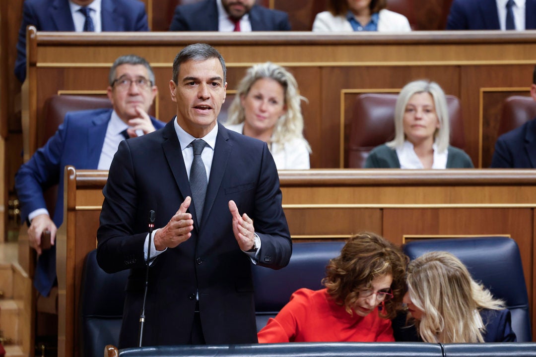 El CIS de Tezanos vuelve a dar la victoria al PSOE, pero sólo con un punto de ventaja sobre el PP El CIS de Tezanos vuelve a dar la victoria al PSOE, pero sólo con un punto de ventaja sobre el PP