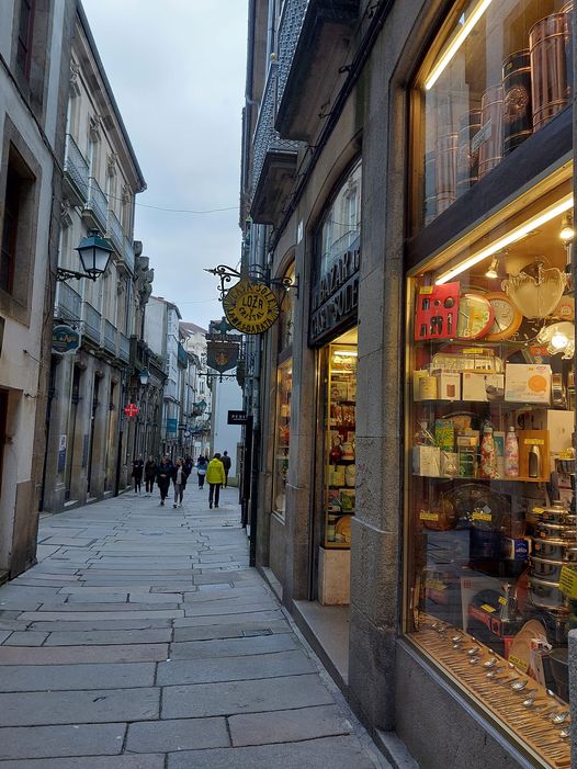 Manuel Villar, empresario compostelano: "Si no vive nadie arriba, el comercio tradicional se va del casco histórico de Santiago porque no puede subsistir” Manuel Villar, empresario compostelano: "Si no vive nadie arriba, el comercio tradicional se va del casco histórico de Santiago porque no puede subsistir”