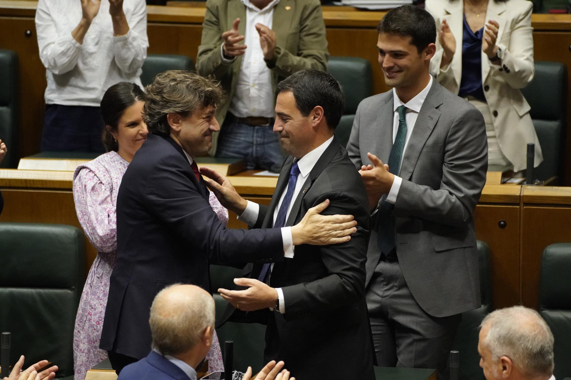 Imanol Pradales, elegido lehendakari con los votos de PNV y PSE-EE Imanol Pradales, elegido lehendakari con los votos de PNV y PSE-EE