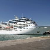Imagen de archivo del crucero 'Insignia' protagonista del rescate de 68 personas en un cayuco al sur de El Hierro con 5 cadáveres a bordo 