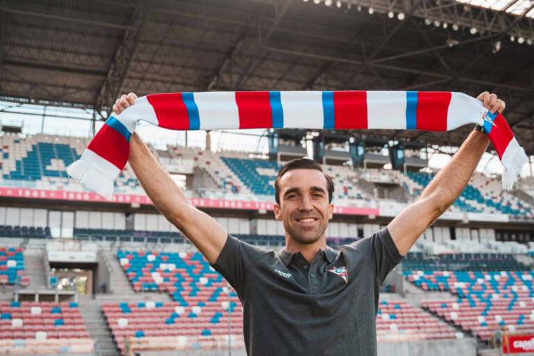 Manu Sánchez pone fin a dos años en el Castellón y se marcha traspasado al Górnik Zabrze Manu Sánchez pone fin a dos años en el Castellón y se marcha traspasado al Górnik Zabrze