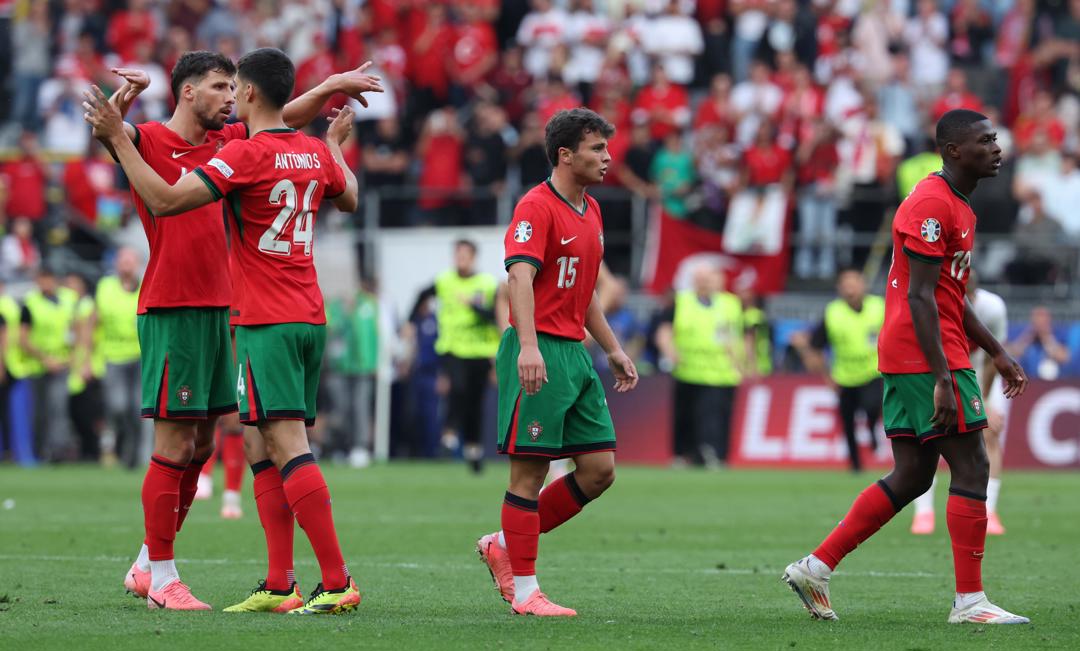 Portugal golea a Turquía y sella su clasificación como primera de grupo Portugal golea a Turquía y sella su clasificación como primera de grupo