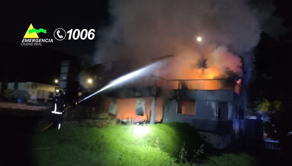 El fuego fue extinguido por los bomberos