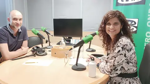 El Ayuntamiento de Alcalá de Henares prepara un homenaje para sus vecinos centenarios Esther de Andrés, edil de Mayores de la ciudad complutense, en Más de uno Alcalá