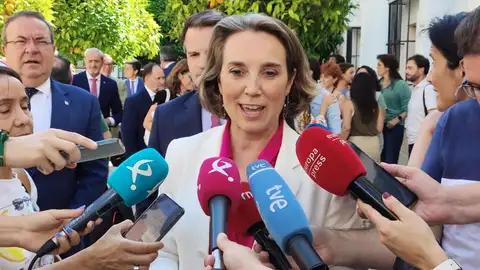 La secretaria general del PP, Cuca Gamarra, en declaraciones a los medios antes de asistir al discurso de María Guardiola en su primer Debate sobre el Estado de la Región como presidenta de Extremadura La secretaria general del PP, Cuca Gamarra, en declaraciones a los medios antes de asistir al discurso de María Guardiola en su primer Debate sobre el Estado de la Región como presidenta de Extremadura