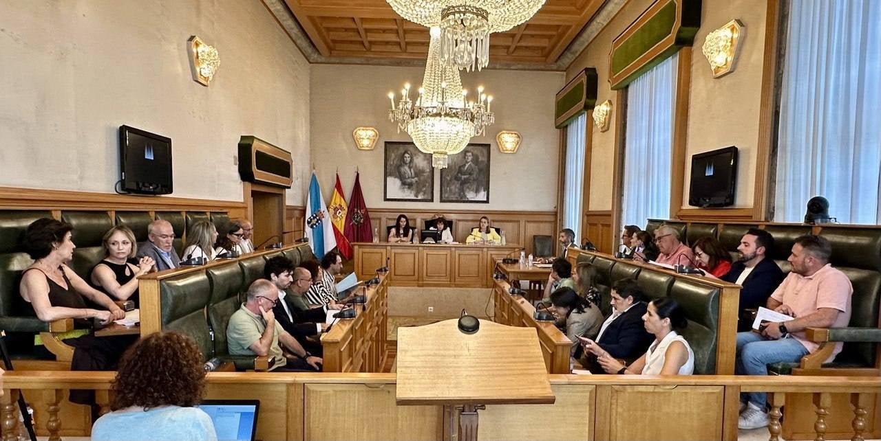 Los concejales socialistas en el Concello de Santiago desafían a la dirección local del PSOE al apoyar en pleno la ordenanza de las VUT Los concejales socialistas en el Concello de Santiago desafían a la dirección local del PSOE al apoyar en pleno la ordenanza de las VUT