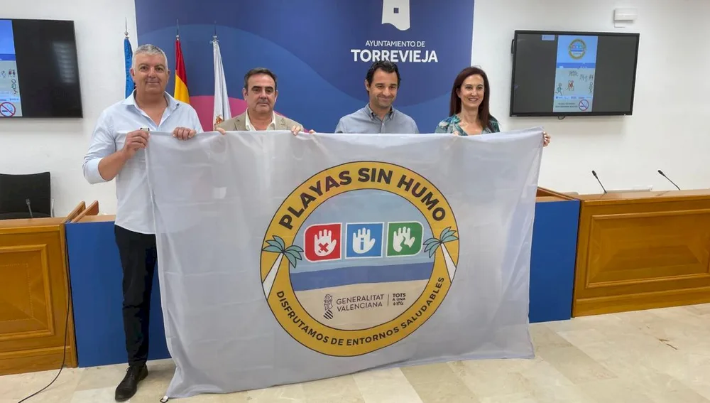 Cabo Cervera acogerá la primera bandera de 'Playa sin humo' en Torrevieja Cabo Cervera acogerá la primera bandera de 'Playa sin humo' en Torrevieja