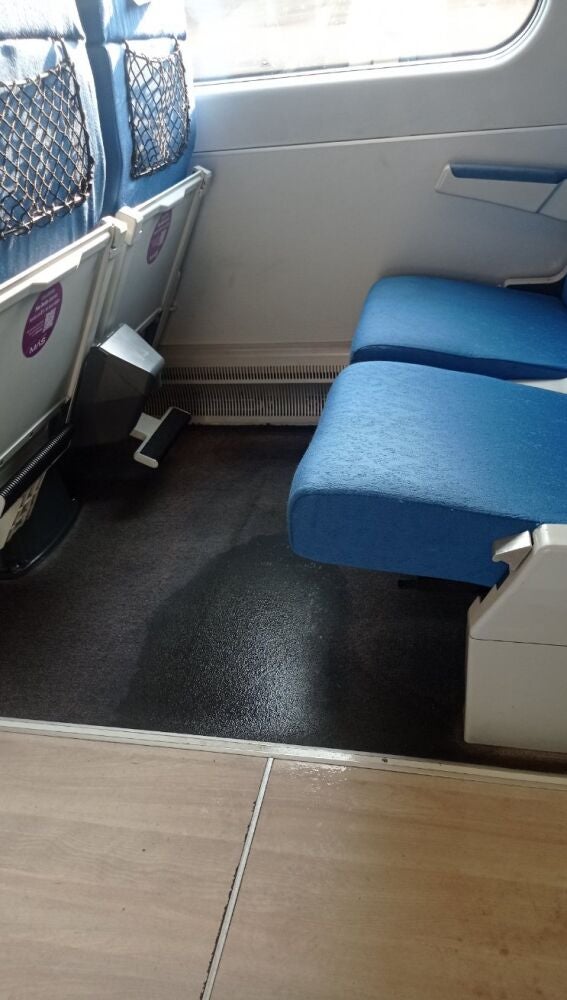 Goteras en un vagón del Avant