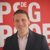 Aitor Bouza, secretario xeral del PSOE de Santiago: "A quien le corresponde ahora actuar es a la ejecutiva provincial, todos nos comprometemos a seguir las normas"