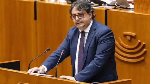 El presidente del Grupo Parlamentario Socialista en la Asamblea de Extremadura, José María Vergeles, interviene en el Debate sobre el Estado de la Región El presidente del Grupo Parlamentario Socialista en la Asamblea de Extremadura, José María Vergeles, interviene en el Debate sobre el Estado de la Región