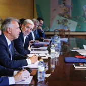 Ángel Víctor Torres, ministro de Política Territorial y Fernando Clavijo, presidente del Gobierno de Canarias en el Congreso en la ronda de reuniones para la reforma de la Ley de Extranjería para el tema de los menores migrantes Ángel Víctor Torres, ministro de Política Territorial y Fernando Clavijo, presidente del Gobierno de Canarias en el Congreso en la ronda de reuniones para la reforma de la Ley de Extranjería para el tema de los menores migrantes
