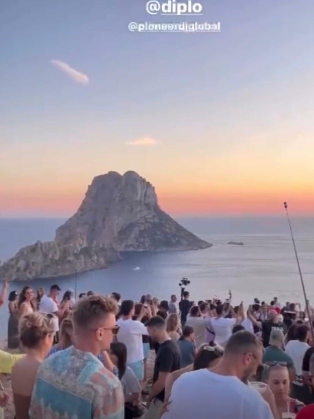 El Dj internacional Diplo celebra una macrofiesta con centenares de personas en el espacio protegido del mirador de es Vedrà El Dj internacional Diplo celebra una macrofiesta con centenares de personas en el espacio protegido del mirador de es Vedrà