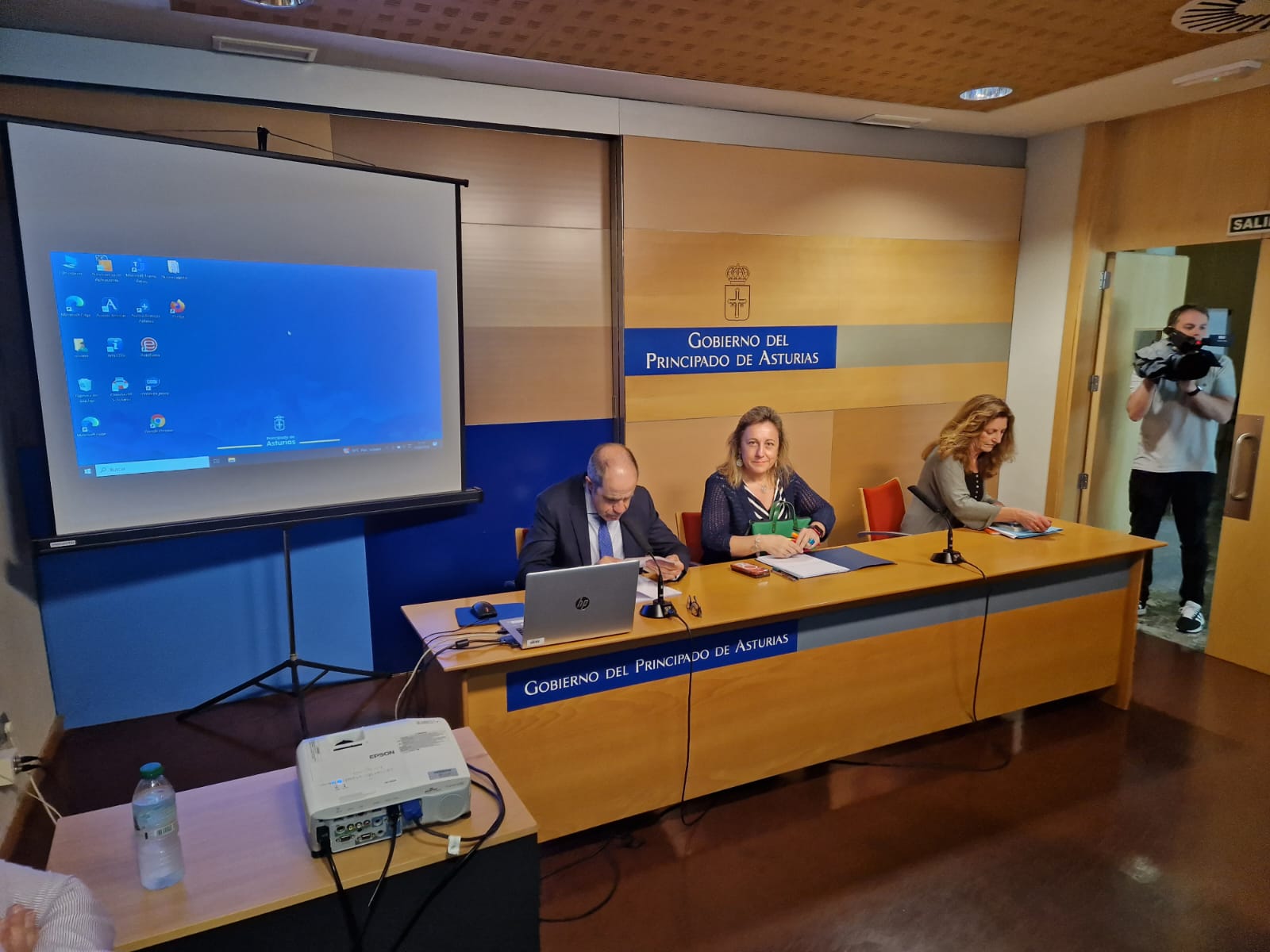 Educación se compromete a convocar un concurso de méritos extraordinario para estabilizar a las técnicas de 0 a 3 Educación se compromete a convocar un concurso de méritos extraordinario para estabilizar a las técnicas de 0 a 3