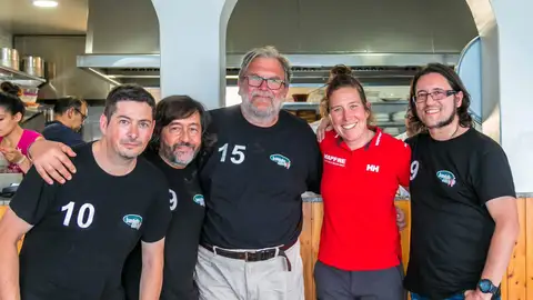 A ourensá Tamara Echegoyen será a abandeirada española nos XXOO de París Tamara Echegoyen junto a unos aficionados na Illa de Ons