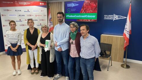 El Grupo Covadonga y AECC instalan dispensadores de crema solar