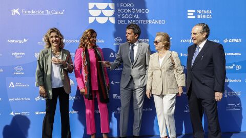 El president de la Generalitat Carlos Mazón, la alcaldesa Maria José Catalá y el presidente de Prensa Ibérica Jose Coll, en la Inauguración del I Foro Económico y Social del Mediterráneo
