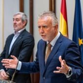 Clavijo y Torres en la rueda de prensa posterior a las reuniones con los portavoces en el Congreso para tratar la distribución de los menores migrates por toda España