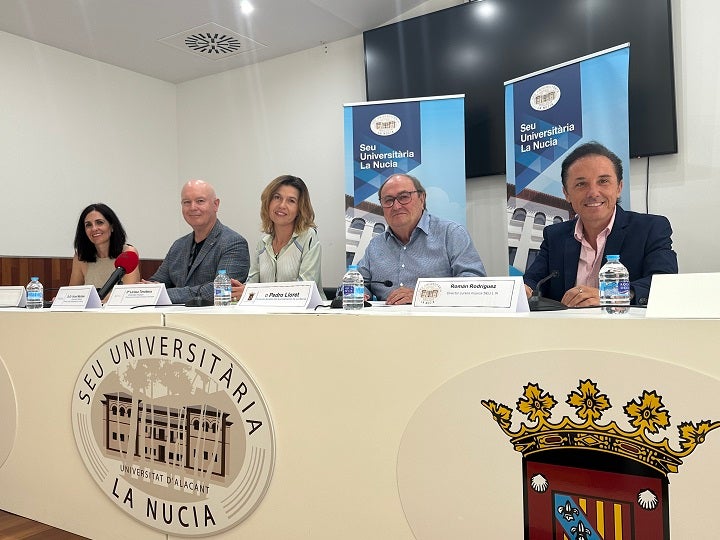 Román Rodríguez presenta la nueva edición de los cursos de Música de la sede universitaria de La Nucía Román Rodríguez presenta la nueva edición de los cursos de Música de la sede universitaria de La Nucía