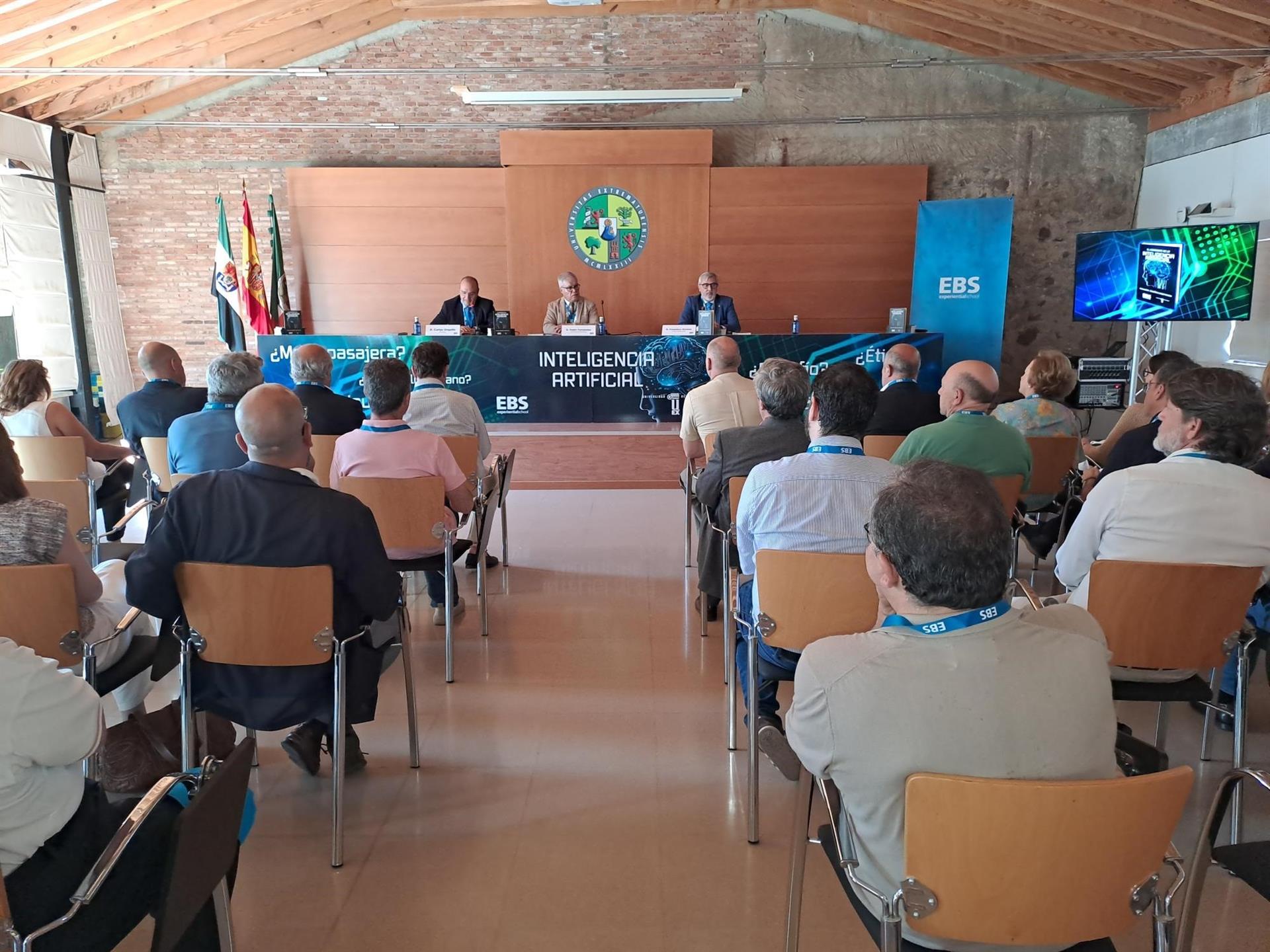 La UEx y la Fundación EBS publican un libro que analiza los avances de la inteligencia artificial La UEx y la Fundación EBS publican un libro que analiza los avances de la inteligencia artificial