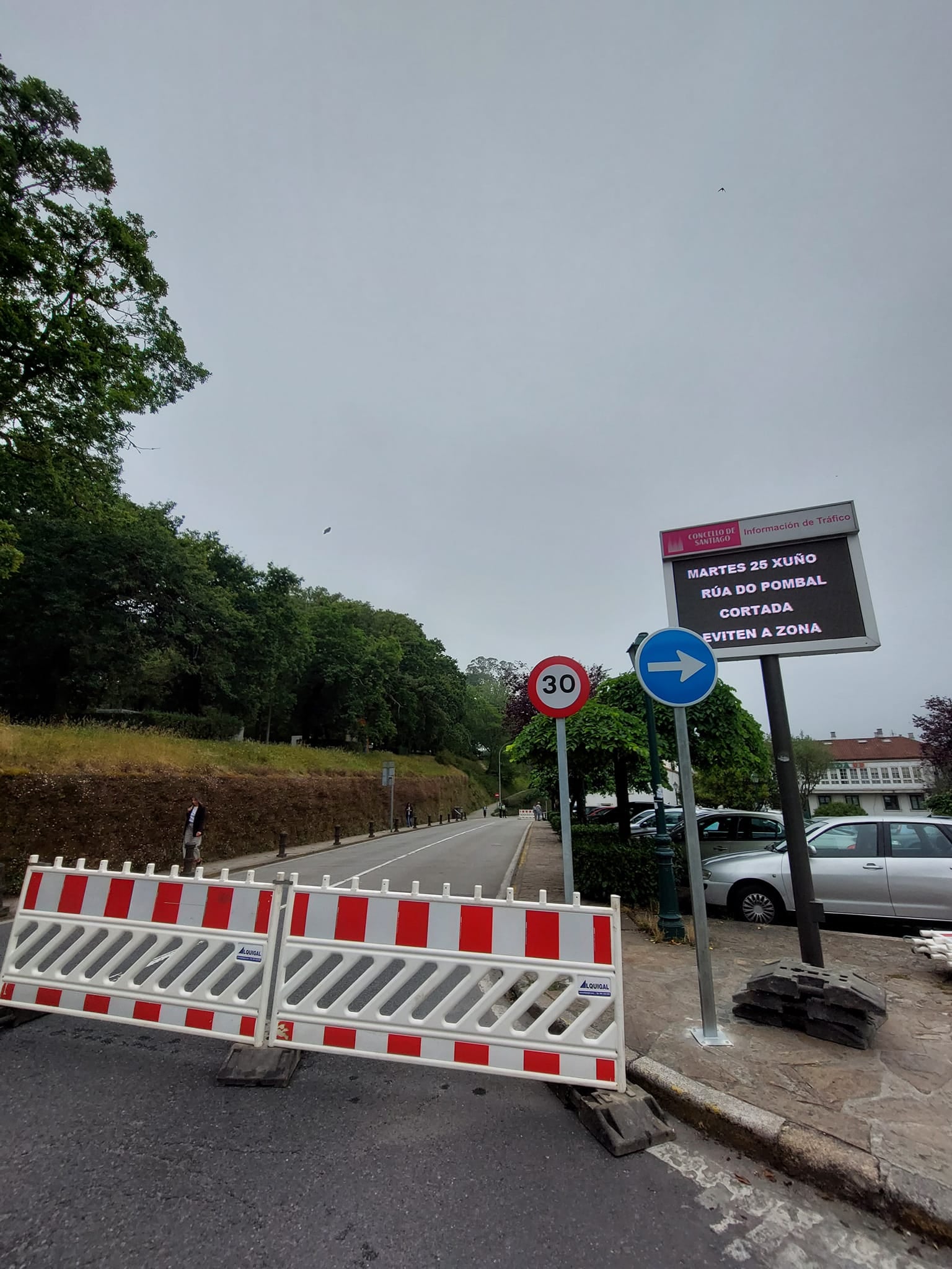 Vecnos de la rúa do Pombal reclaman que la ejecución de las obras se realice "por tramos o fases" porque "será inviable aquí la vida ocho meses" Vecnos de la rúa do Pombal reclaman que la ejecución de las obras se realice "por tramos o fases" porque "será inviable aquí la vida ocho meses"