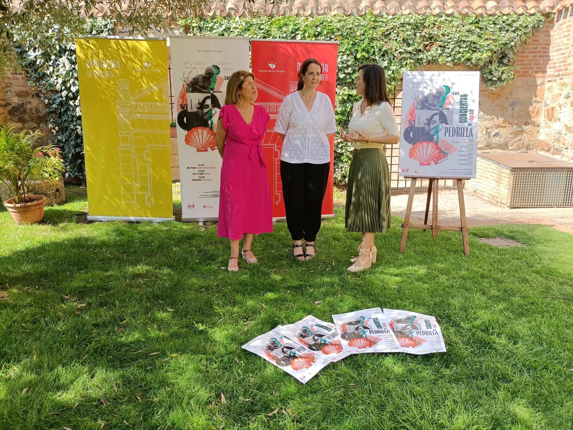 La Habitación Roja, Javier Rubial y Rita Payés, parte del cartel de los Conciertos de Pedrilla en Cáceres La Habitación Roja, Javier Rubial y Rita Payés, parte del cartel de los Conciertos de Pedrilla en Cáceres