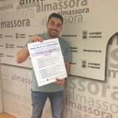 El concejal de Juventtud, Vicente Blay, ha presentado el Bus de la Marxa Estiu. 