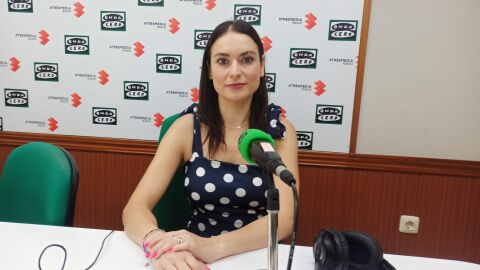 Virginia Zaldívar en los estudios de Onda Cero Ciudad Real