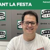 Xente Sebastià ens prepara uns calamarets amb ceba al quarter dels Almogàvers.