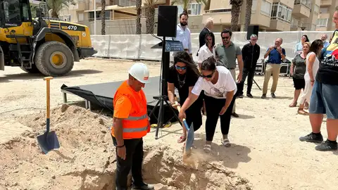 Inicio de las obras del nuevo colegio Virgen de la Luz de Elche. Inicio de las obras del nuevo colegio Virgen de la Luz de Elche.