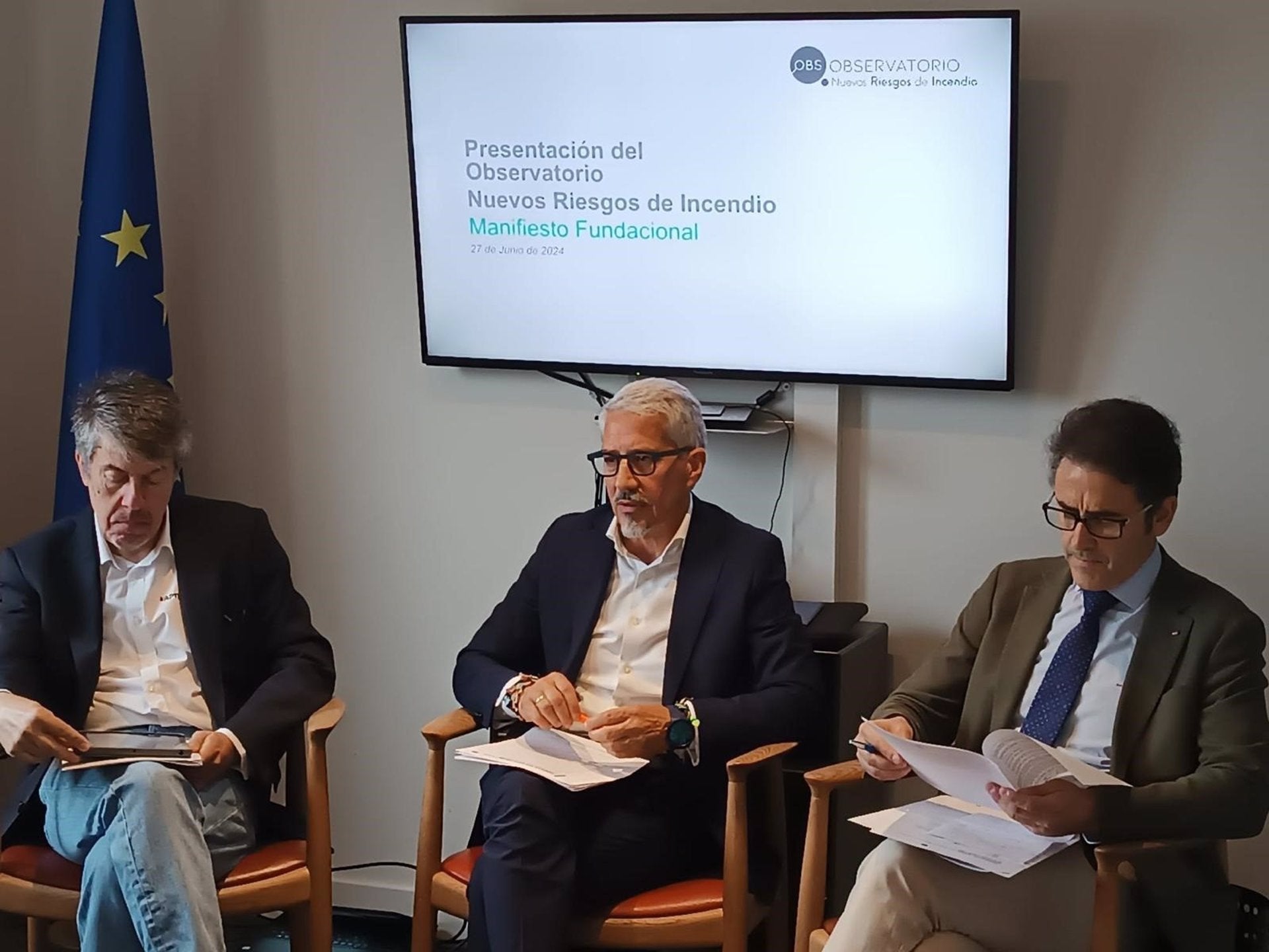 Doce entidades piden al Gobierno reforzar la protección contra el fuego en edificios tras el de Campanar (València) Doce entidades piden al Gobierno reforzar la protección contra el fuego en edificios tras el de Campanar (València)