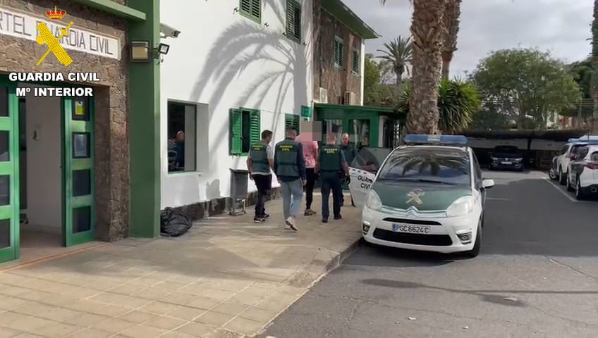 Detenidos en Fuerteventura 5 jóvenes que crearon un grupo Whatsapp para organizar robos con violencia Detenidos en Fuerteventura 5 jóvenes que crearon un grupo Whatsapp para organizar robos con violencia