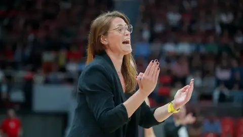 La valenciana Anna Montañana será la nueva entrenadora del Perfumerías Avenida La valenciana Anna Montañana será la nueva entrenadora del Perfumerías Avenida