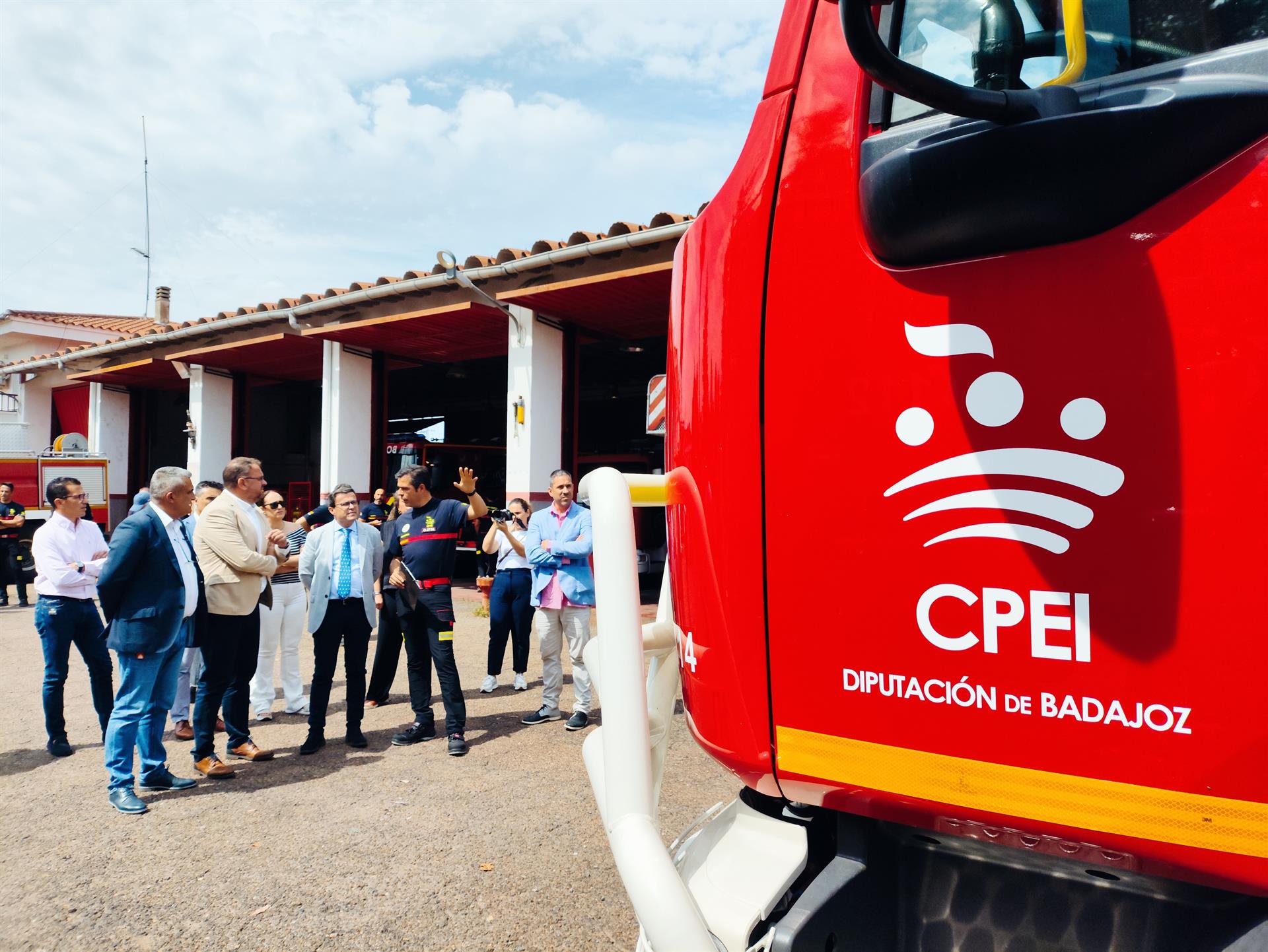 Diputación de Badajoz entrega 4 camiones a los parques de bomberos de Jerez, Villafranca, Mérida y Don Benito-Villanueva Diputación de Badajoz entrega 4 camiones a los parques de bomberos de Jerez, Villafranca, Mérida y Don Benito-Villanueva