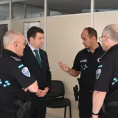 Ricardo Chamorro, concejal de Seguridad Ciudadana, con miembros de la Policía Local de Ciudad Real Ricardo Chamorro, concejal de Seguridad Ciudadana, con miembros de la Policía Local de Ciudad Real