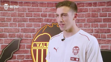 César Tárrega tras su renovación con el Valencia: "Es un sueño hecho realidad" César Tárrega tras su renovación con el Valencia: "Es un sueño hecho realidad"